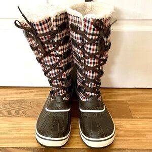 SOREL Caribou boots size 8.5
